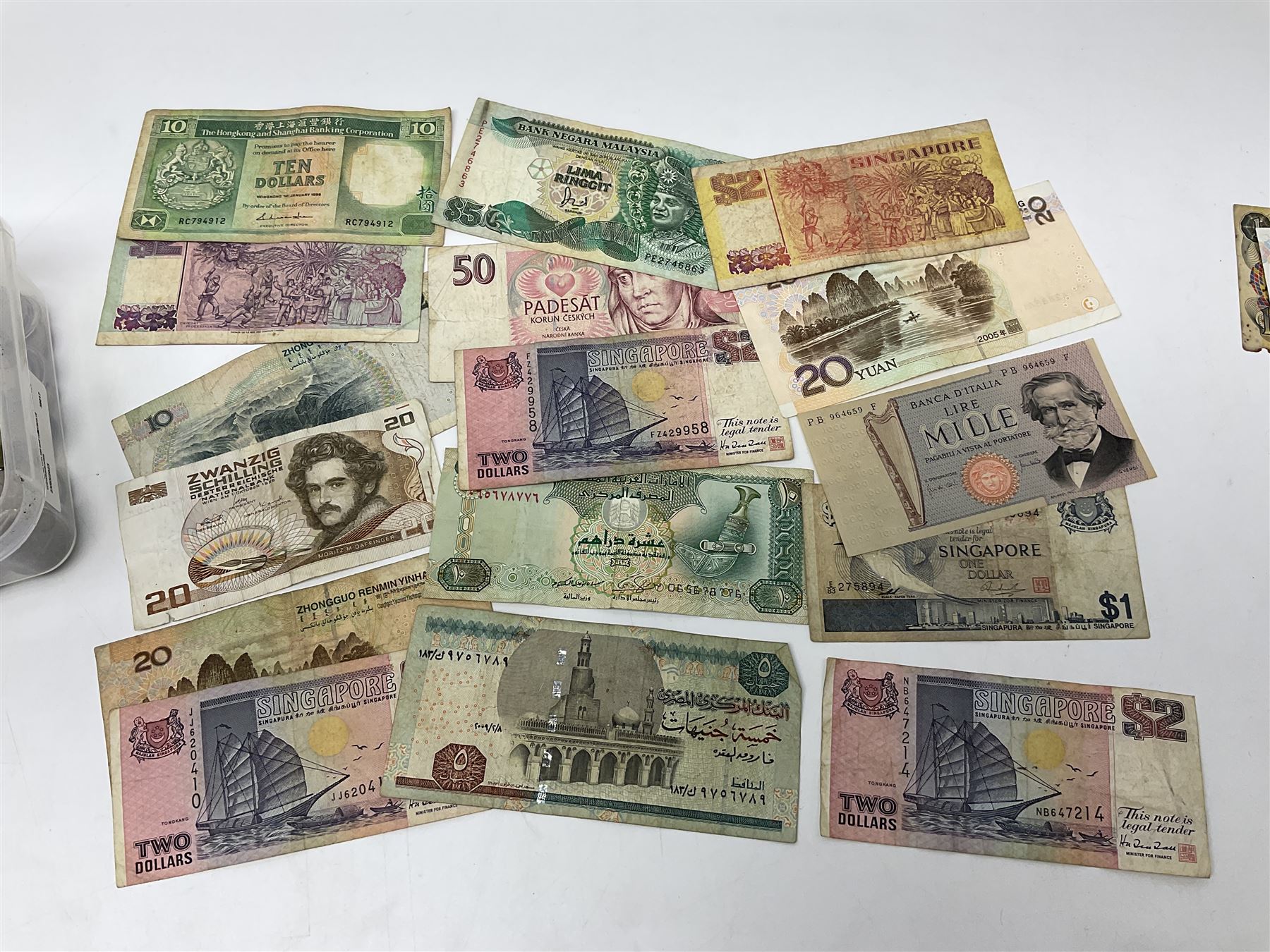 Harry Potter 'Gringotts Savings Book Coin Collection', various commemorative crowns, pre-decimal coinage, United States of America one dollar banknote etc