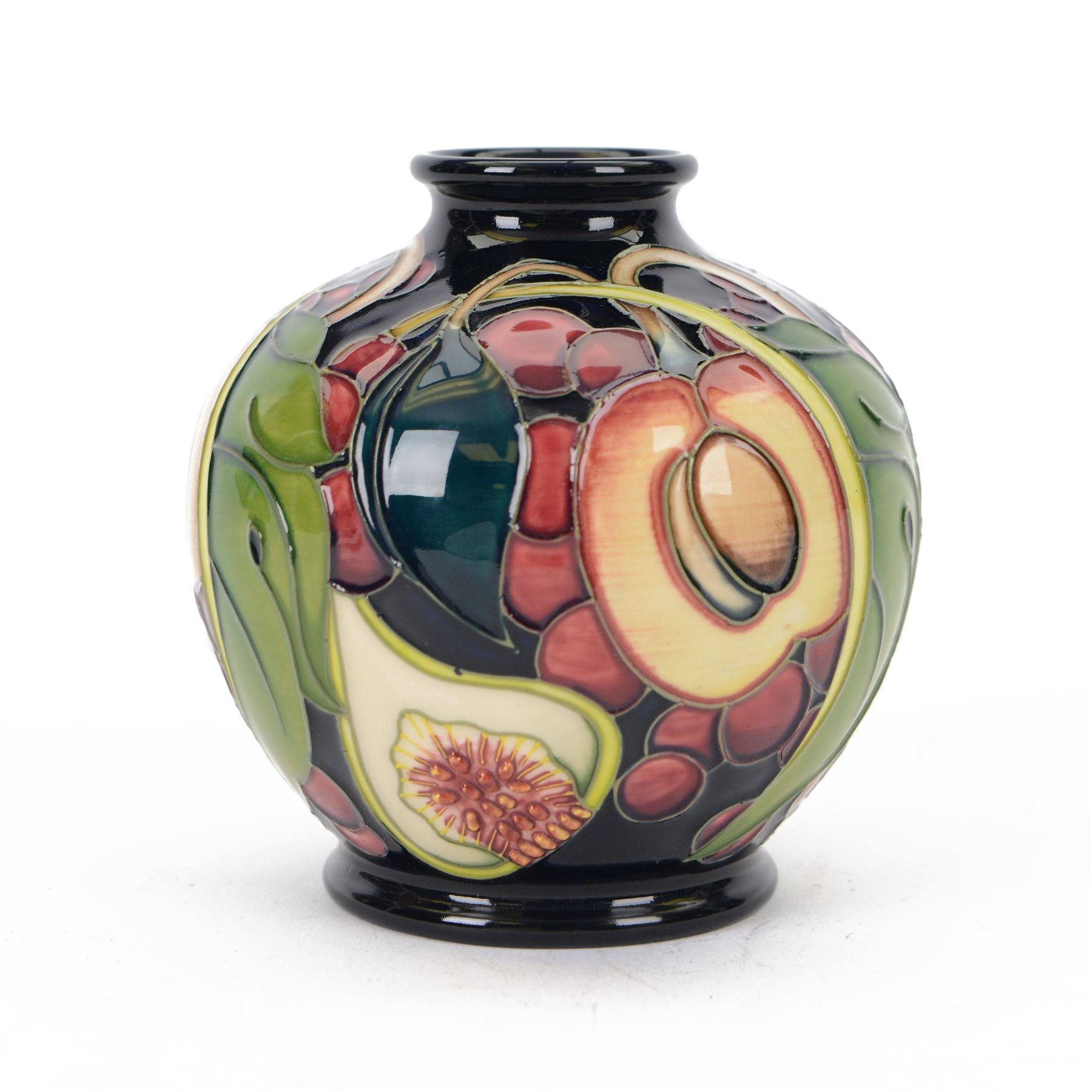 Moorcroft vase in Queens Choice pattern | Ceramics | 116056
