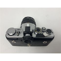 Collection of camera bodies and lenses, to include Olympus OM-1 camera body, serial no 106567, with 'Olympus OM-System F.Zuiko Auto-S 1:1.8 f=50mm' lens, serial no 135097,  Zenit-B camera body, serial no 71017867, with 'Helios-44-2 2/58' serial no 7500040, Voigtlander Vito B camera body, with 'Voigtlander Colour Skopar 1:2.8/50' lens, 'Olympus OM-System Zuiko Auto-Zoom 1:4 f=75-150mm' lens serial no 104321, 'Tamron SP 35-210mm 1:3.5-4.2' lens etc 