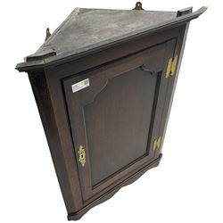 George III oak wall hanging corner cupboard, projected cornice over crossbanded and fielded panelled door, enclosing three shelves