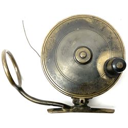 Mallochs Patent four inch fishing reel, with oval mark and horn handle
