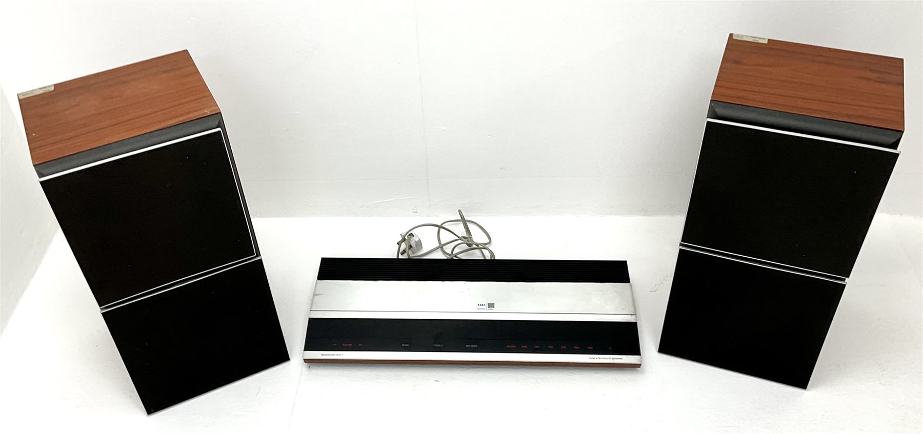 Bang & Olufsen 2400-2 Beocentre with two Beovos S50 speakers 