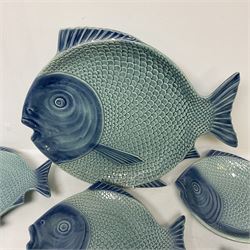 Set of five Olfaire blue fish plates, together with a further bowl and larger serving platter, largest W40cm