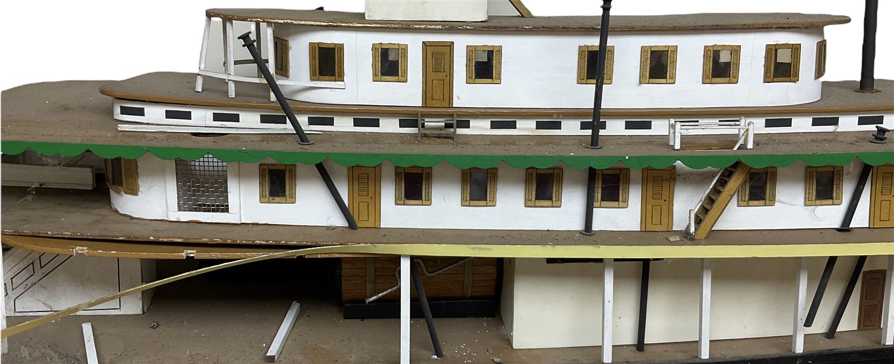 Model of St.Louis Belle paddle boat, L118cm, together with a box of additional parts and model plans by Vic Smeed