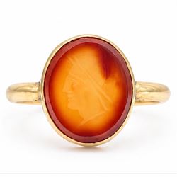 19th / early 20th century 18ct gold agate intaglio seal ring, depicting a Roman soldier