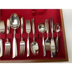Cased canteen of Oneida Community silver plate cutlery
