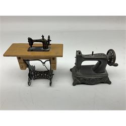 Singer mini sewing machine, together with Holly hobbie mini sewing machine and other sewing machine models, Singer H15cm
