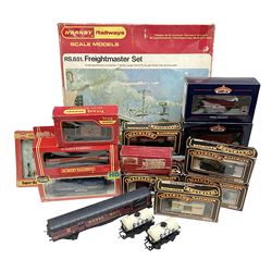 Hornby '00' gauge - RS.651 Freightmaster Set with Class 31 Diesel (Brush Type 2) A1A-A1A locomotive, seven wagons and track; boxed; together with fifteen various makers wagons and Busch Micro Electronic Roadworks Sign Set; predominantly boxed