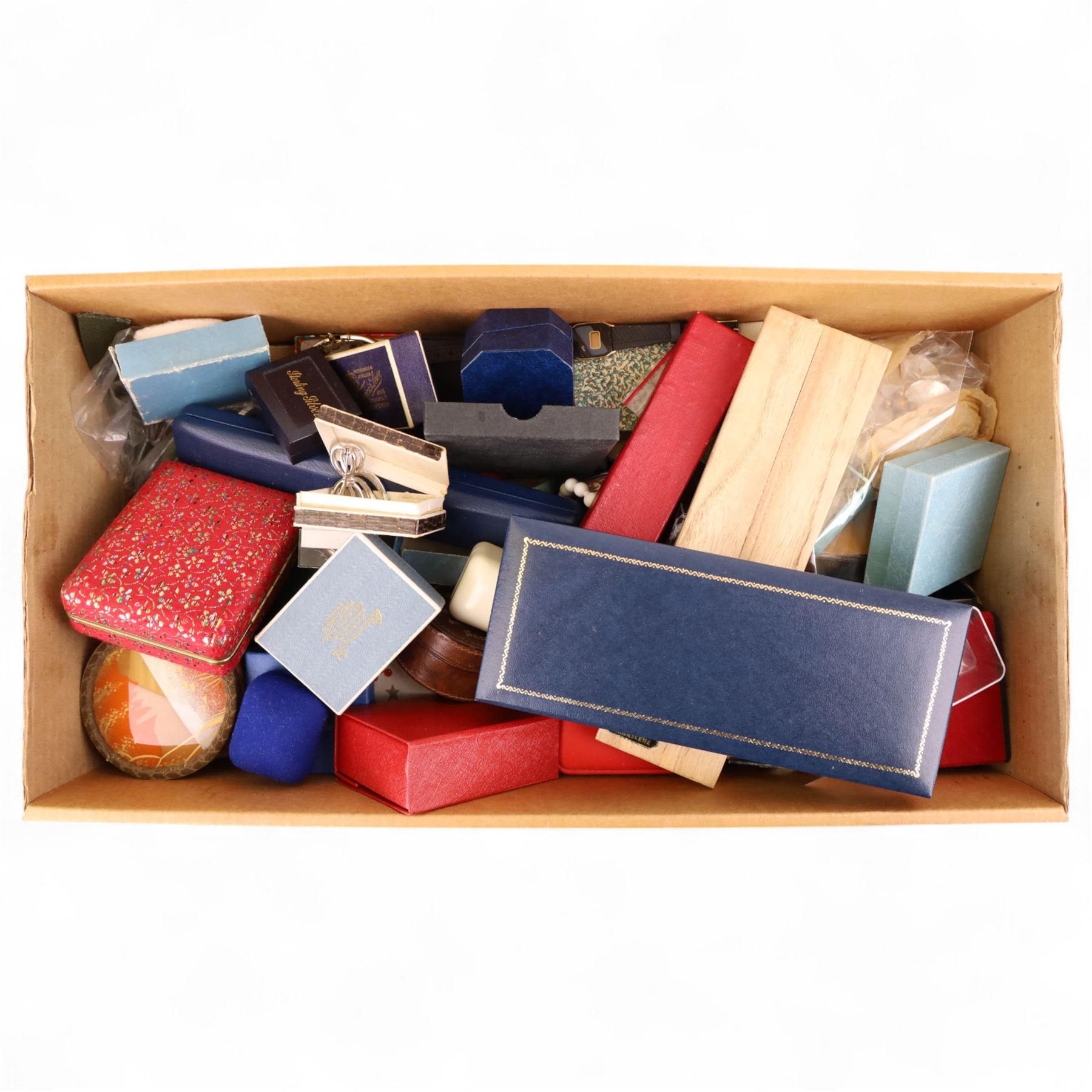 9ct gold jewellery, including necklace chain, stone set ring and rope twist bracelet, silver jewellery including brooch, tassel and necklaces, and a collection of costume jewellery and jewellery boxes