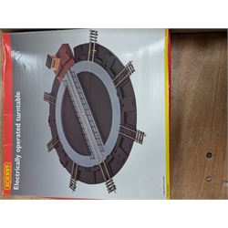 Four Hornby '00' gauge R264 bridges and Hornby R070 Electrically Operated Turntable, together with other platforms and accessories 