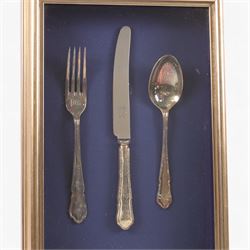 Titanic (Twentieth Century Fox 1997): framed set of cutlery used in the first class dining rooms scenes during the filming of the movie, sold by the J. Peterman Company, with original receipt and box