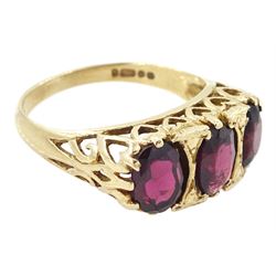 9ct gold ring, set with three oval cut garnets, London 1971