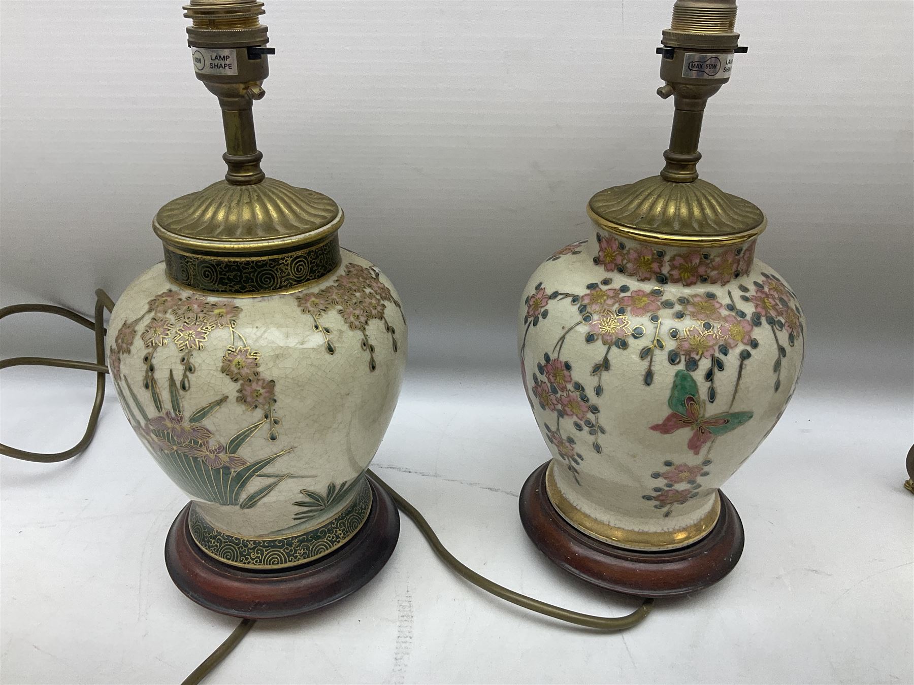 Agate table lamp with brass mounts, together with agate table lighter and dish, and two oriental style baluster form table lamps on bases, largest H33cm incl fitting