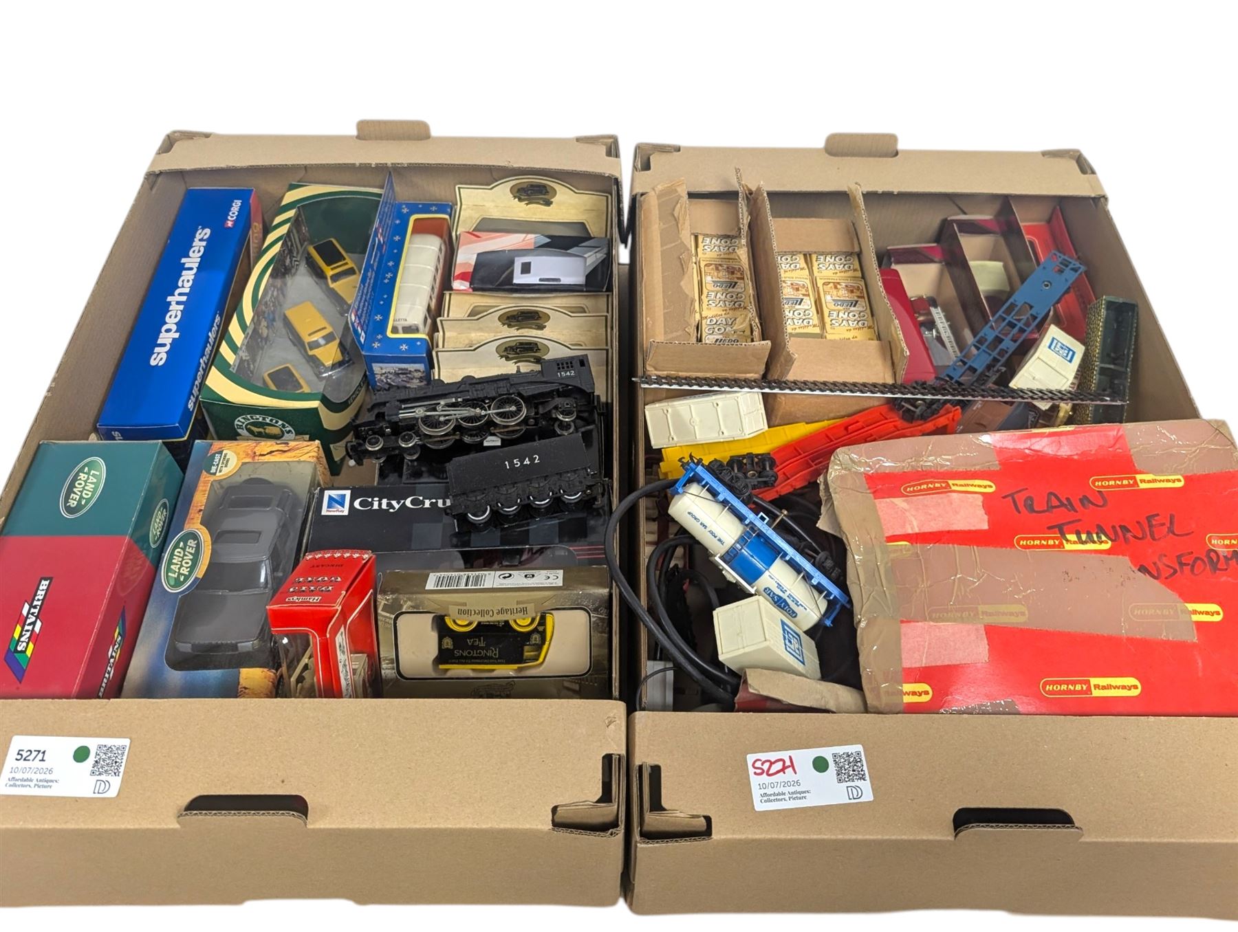Collection of model railway and diecast cars, including Triang Hornby 00 gauge steam locomotive, Lledo Days Gone and Britains cars, etc some boxed
