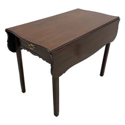 George III mahogany serpentine Pembroke table, the shaped drop-leaf top over single end drawer and shaped end rails, on square moulded supports