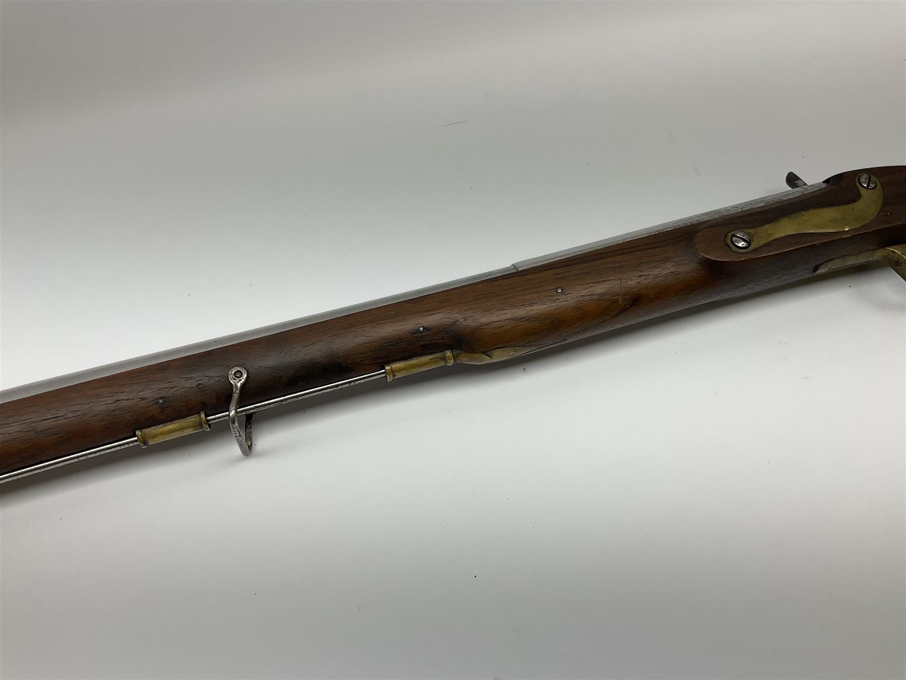 Reproduction 11-bore black-powder blunderbuss, the 61.5cm barrel with black-powder marks and ramrod under, walnut full stock with steel lock and brass fittings and two sling swivels, serial no.155, L101cm overall SHOTGUN CERTIFICATE REQUIRED