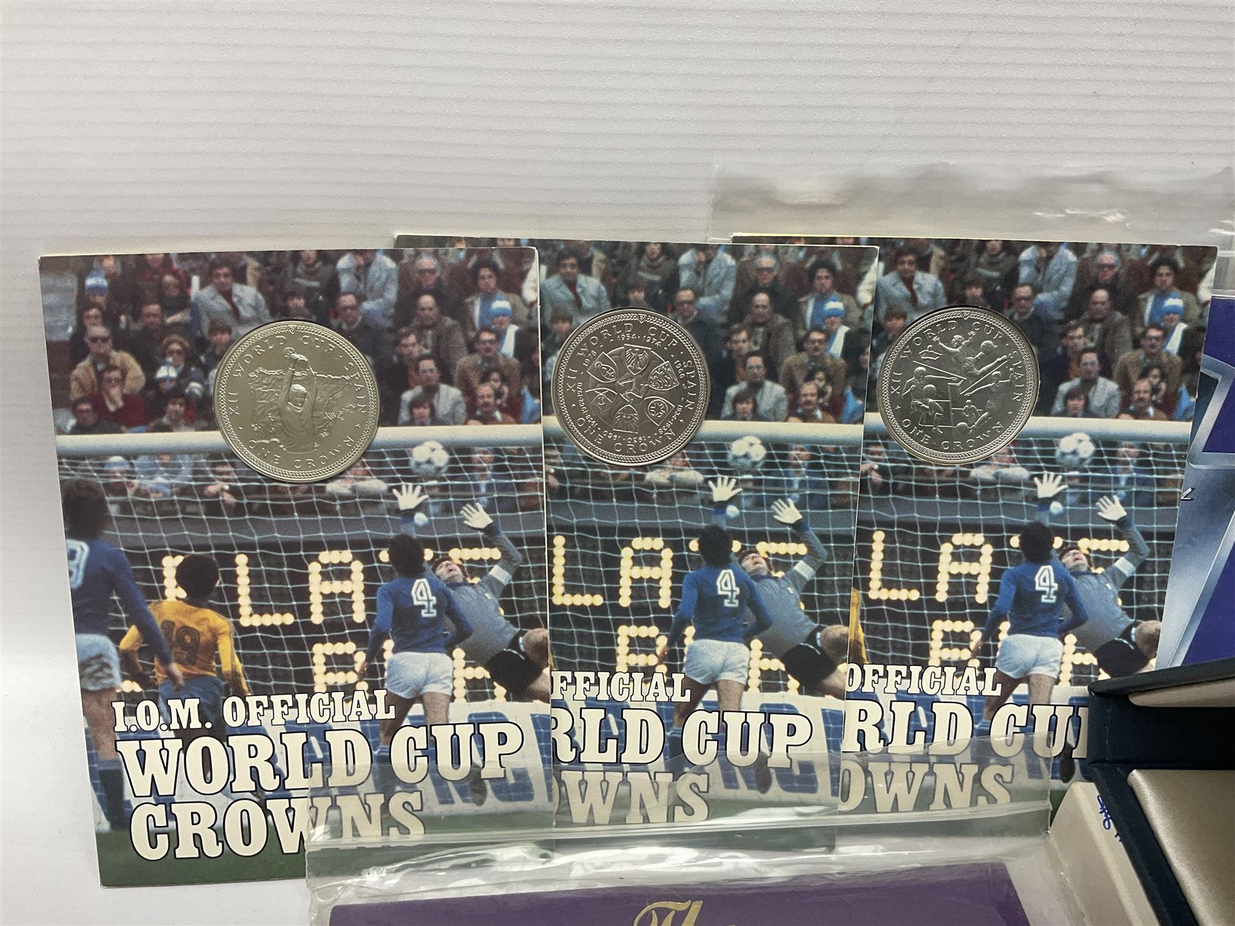 The Royal Mint United Kingdom 1983 proof coin collection in blue folder with certificate, 1983 uncirculated coin collection, two 1987 brilliant uncirculated coin collections, commemorative crowns etc