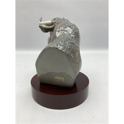 Lladro bust, The Bull, modelled as a bust of a bull, sculpted by José Luis Alvarez, in original box, no 5545, year issued 1989, year retired 1991, H16.51cm