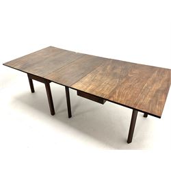 Georgian mahogany drop leaf extending dining table, on square moulded chamfer supports