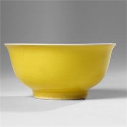 Chinese yellow glazed tea bowl with everted rim, bearing an apocryphal six-character Kangxi mark within a double ring, but later period, H5.5cm