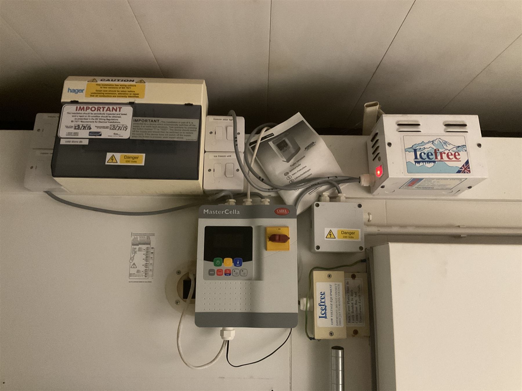 Scott Supreme walk-in chiller/freezer- LOT SUBJECT TO VAT ON THE HAMMER PRICE - To be collected by appointment from The Ambassador Hotel, 36-38 Esplanade, Scarborough YO11 2AY. ALL GOODS MUST BE REMOVED BY WEDNESDAY 15TH JUNE.