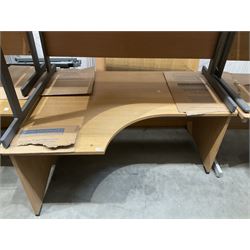 Pair of left hand return oak effect office desks. - THIS LOT IS TO BE COLLECTED BY APPOINTMENT FROM DUGGLEBY STORAGE, GREAT HILL, EASTFIELD, SCARBOROUGH, YO11 3TX