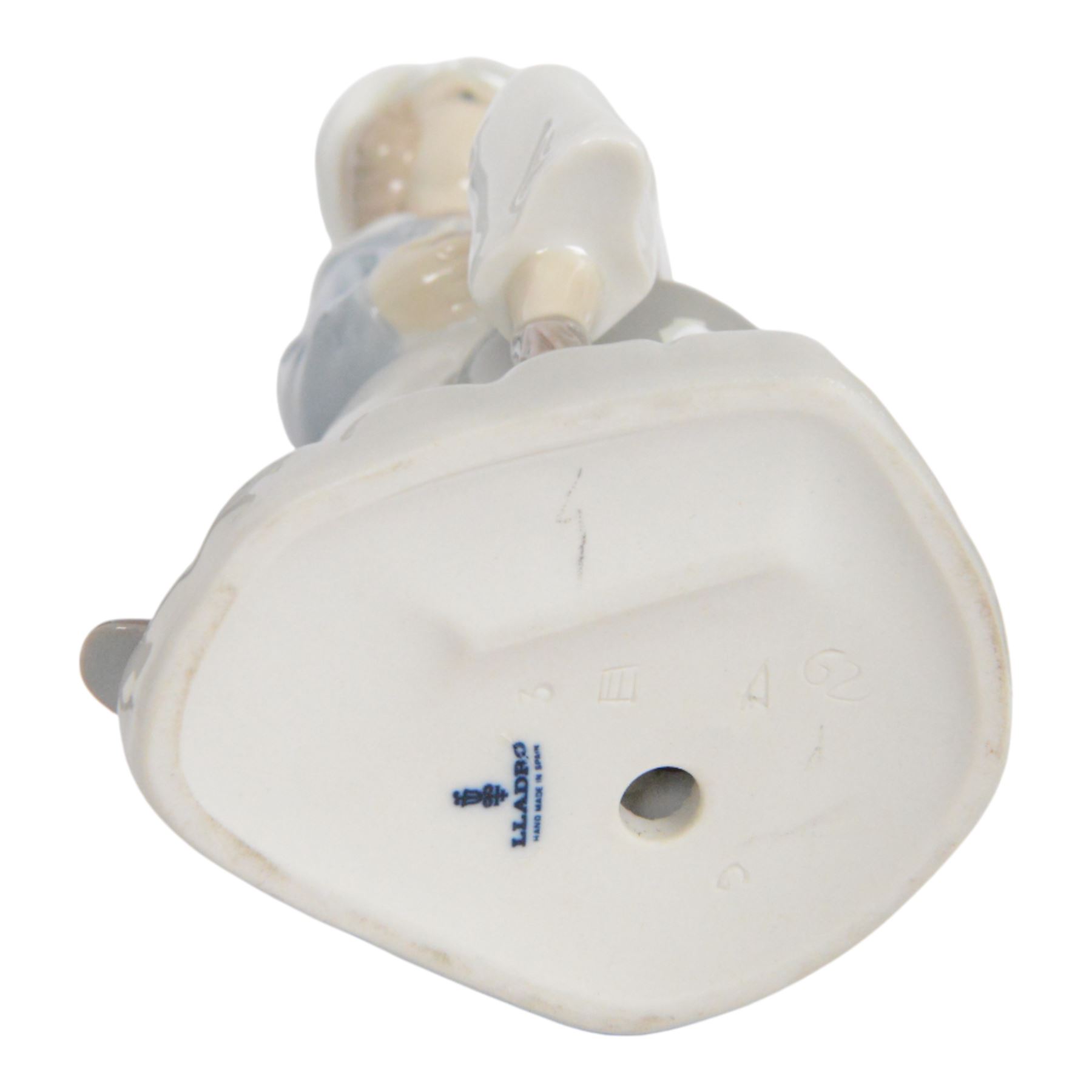 Ten Lladro figures, including Swan 5231, Friendship 1230, Geisha Girl 4989, Boy with Yacht etc 