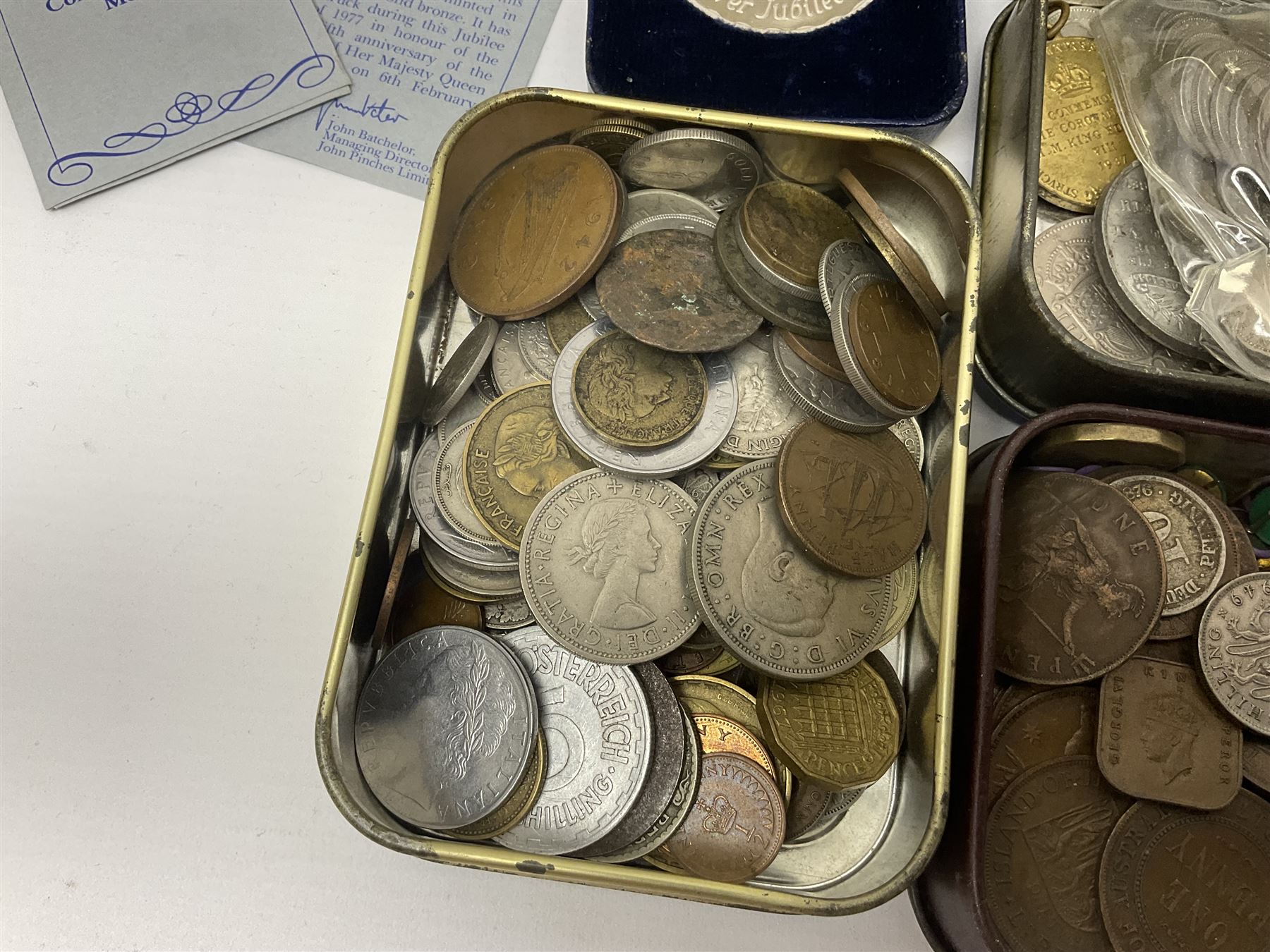 Great British and World coins, including George I 1723 farthing, Queen Victoria 1875 halfcrown, King George V one shilling, pre decimal coinage, commemorative crowns, United States of America 1921 Morgan dollar with soldered loop attached etc