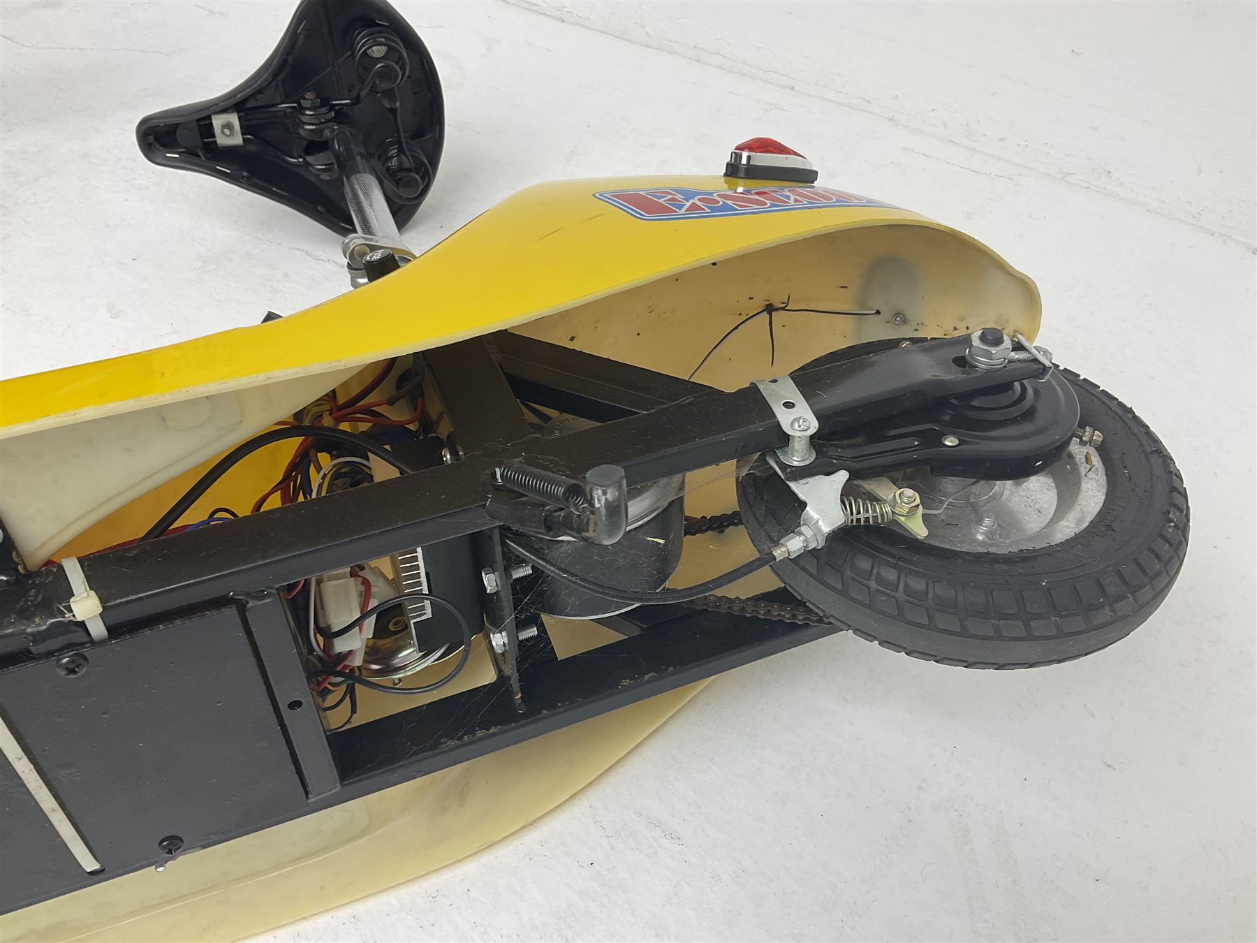 E-Scooter yellow electric 2-wheel scooter with seat and charger L106cm