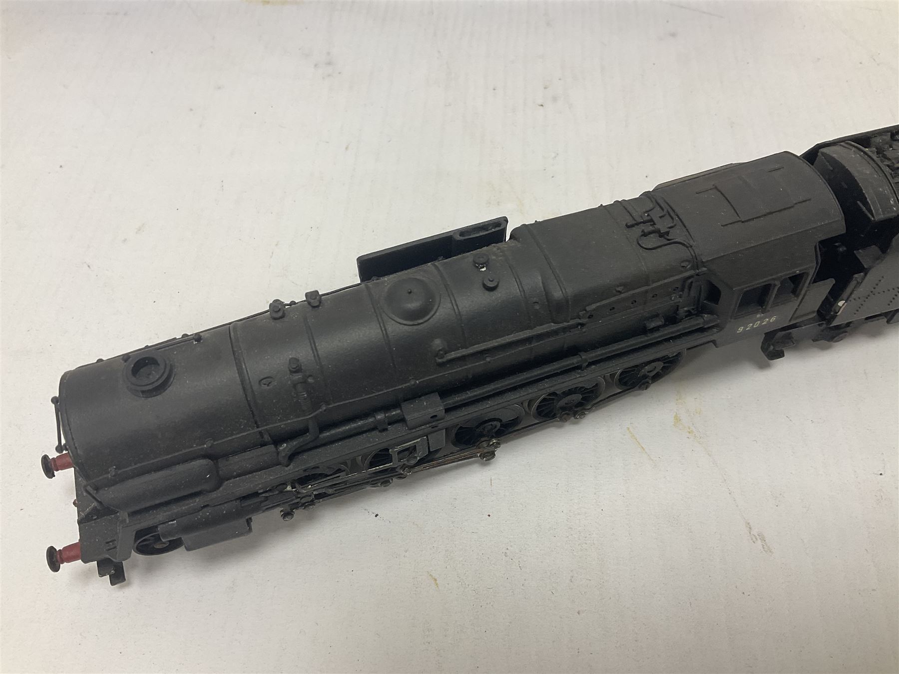 ‘00’ gauge - kit built S&DJR/LMS/BR 2-8-0 no.53807 steam locomotive and tender, finished in BR black with DJH Models box; with further kit built Standard Class 9F 2-10-0 steam locomotive and tender no.92026 finished in BR black (2) 