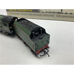 Wrenn '00' gauge - Rebuilt Bulleid Pacific 4-6-2 locomotive 'Eddystone' No.34028 in BR Green with centralised nameplate; boxed with instructions.