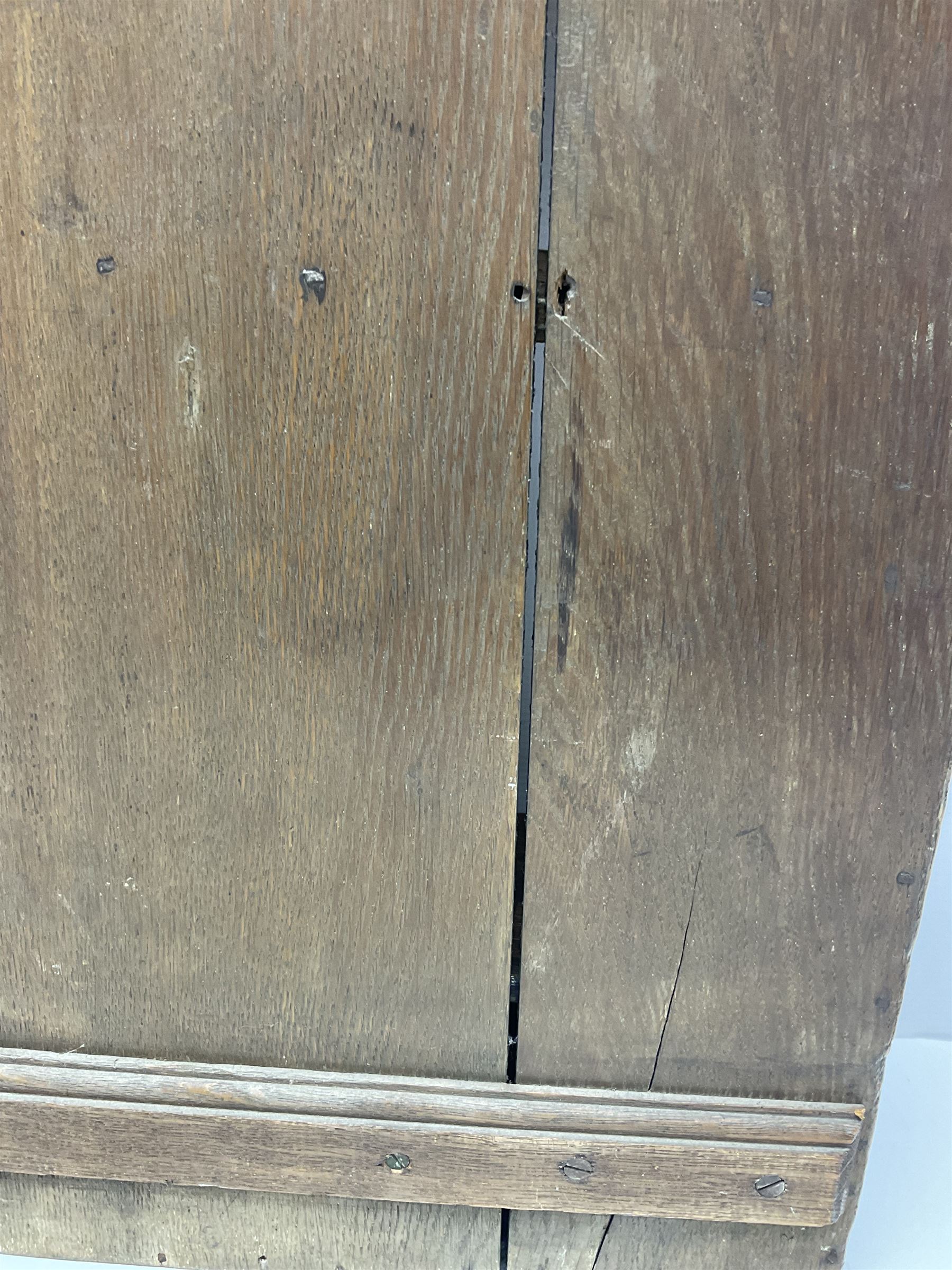 George III oak spoon rack and candle box, the rectangular backplate with shaped  pediment and two six aperture spoon racks, above a candlebox with hinged cover, with various brass spoons and a pair of brass candle snuffers, H56.5cm, W35cm, D14cm 