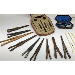 Group of assorted collectables, to include collection of glove stretchers including treen, ebonised, ivory and bone examples, one with hallmarked silver mounts, cased manicure set with faux tortoiseshell handled accessories, smaller cased set with matched accessories and silver thimble hallmarked for Birmingham, two silver handled button hooks, both hallmarked for Birmingham 