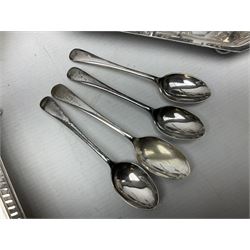 Collection of assorted silver plate, comprising four cup egg cruet, table lamp, bud vase, desk stand etc  