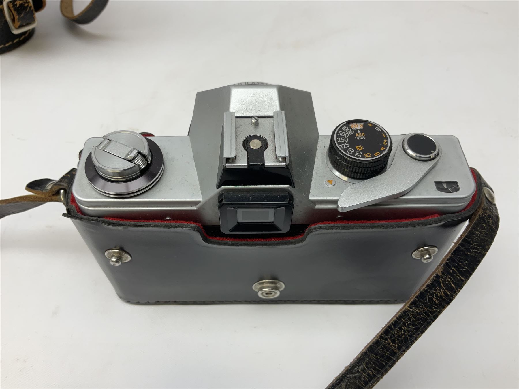 Praktica L camera body, with 'Meyer-Optik Gorlitz Domiplan 2.8/50' lens, CMS Commet II camera, Pair of Janik 8x30 binoculars in a case etc