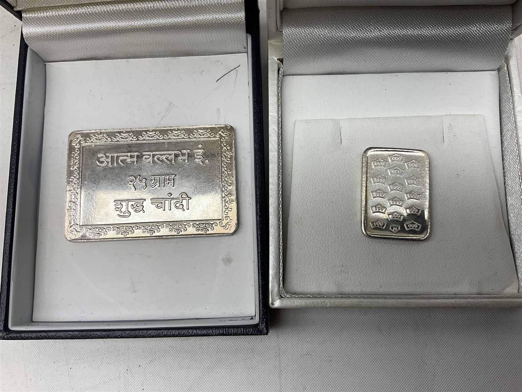 Quantity of silver comprising two 2012 Diamond Jubilee silver commemorative plaques stamped 999, hallmarked Birmingham 2012 with Jubilee stamp, together with a Prince William and Catherine Middleton silver bar stamped 999, Refine Met Fine Silver 999 bar and Atam Vallabh AVI Industries bar stamped fine 999, all tested, total weight approx 45.5g