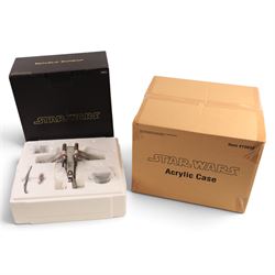 Code 3 Collectibles Star Wars Republic Gunship 1:80 scale diecast replica, on display plin...