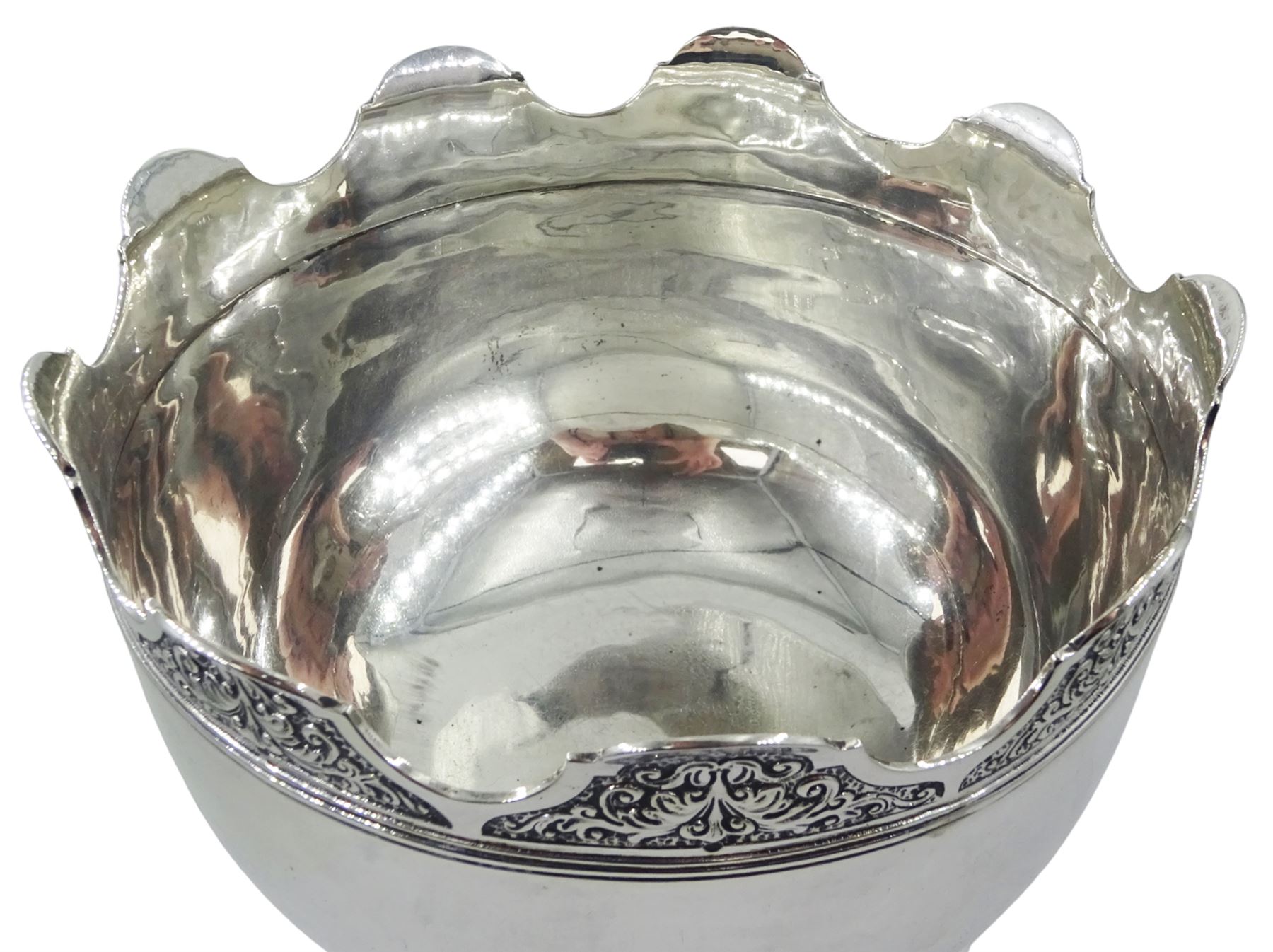 Late Edwardian silver Monteith bowl, the plain body with moulded foliate detailed and shaped rim, upon a circular stepped foot, hallmarked Selfridge & Co Ltd, London 1908, H17cm D21.5cm, approximate weight 31.64 ozt (984.4 grams)
