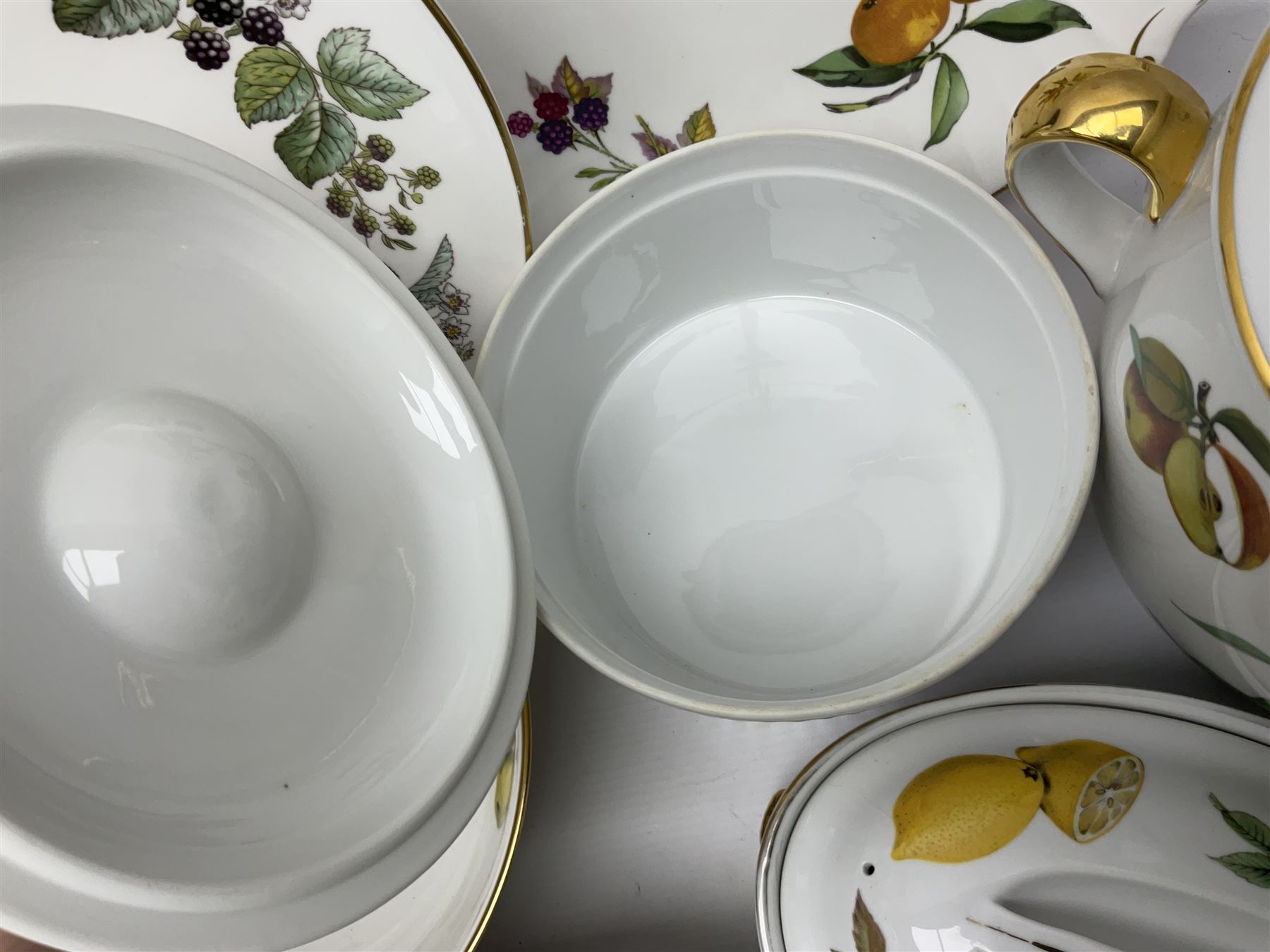 Royal Worcester Evesham pattern ceramics, including twin handled pot, oven dishes, pie dishes, bowls, jugs, etc together with other Royal Worcester ceramics 