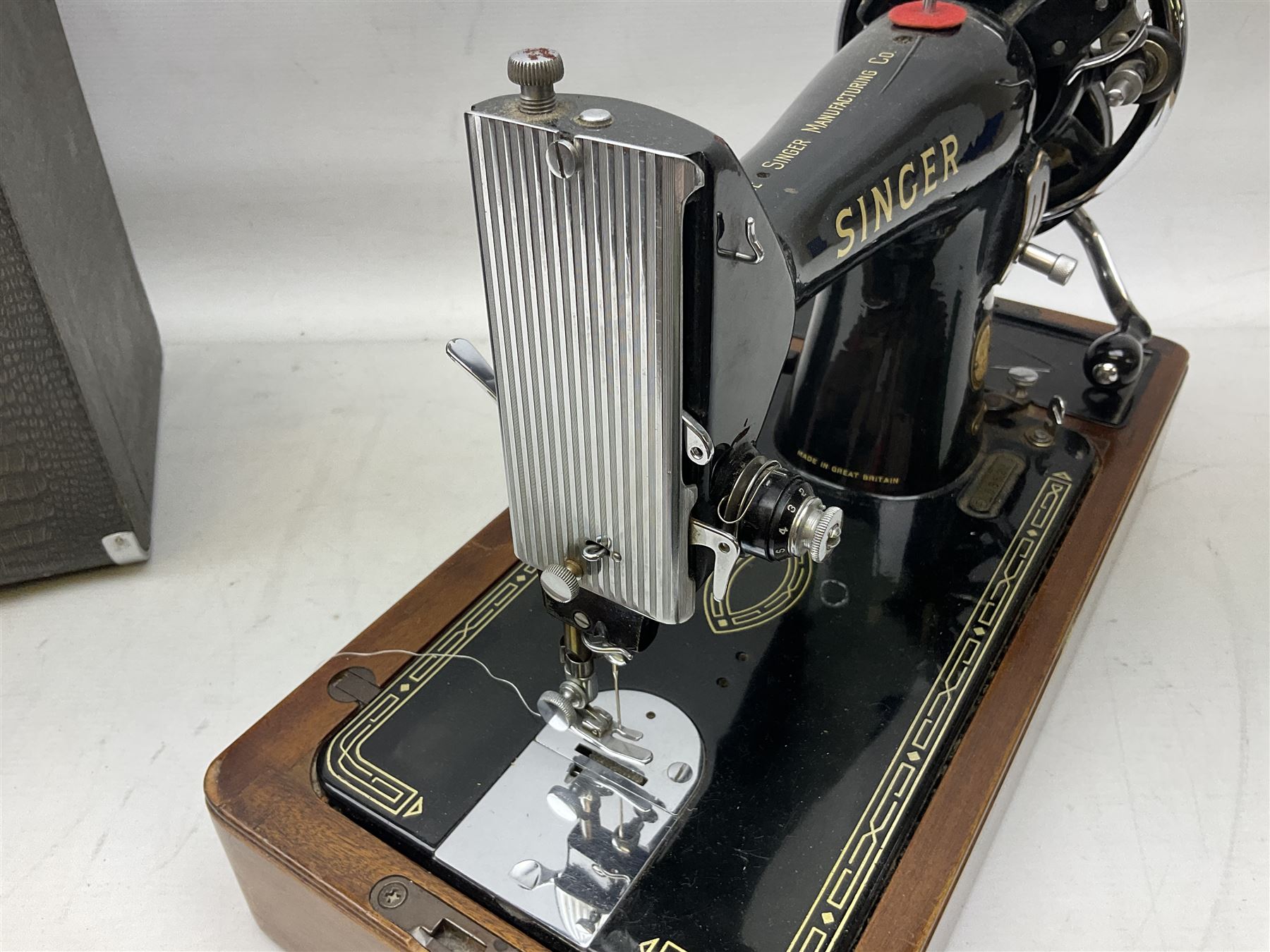 Cased Singer '99K' sewing machine, EL586236 Collectors & Clearance Sale