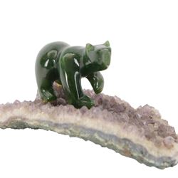 Inuit jade bear, upon an amethyst geode base, H7cm, L12cm