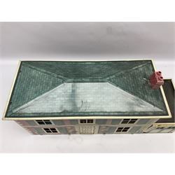 Mid-20th century Mettoy tin-plate double-fronted two-storey doll's house, the front elevation with five unglazed windows flanked by green shutters, central opening door, open back giving access to five rooms together with an attached garage, 60cm wide