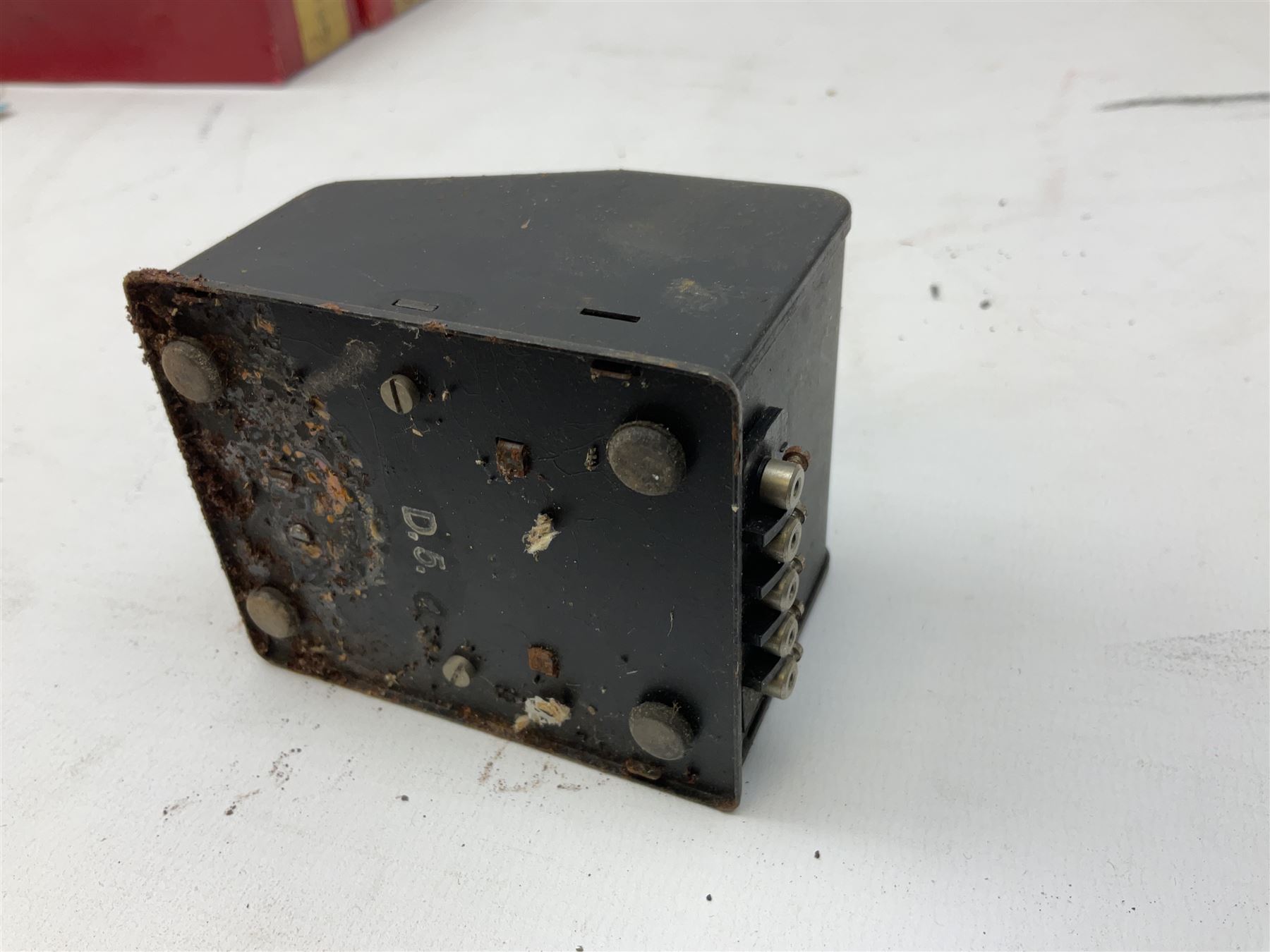 Trix Twin railway - two Weltrol wagons Nos.679 & 680 with factory packaging; Crane on Base No.715; and five various signals (three with instructions); all boxed (8)