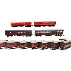Various Makers '00' gauge - eight Graham Farish plastic short coaches with matching red livery; Ever Ready tin-plate London Transport EMU three-car set; Exley tin-plate Southern 3rd/Brake coach; and fourmother coaches (16)