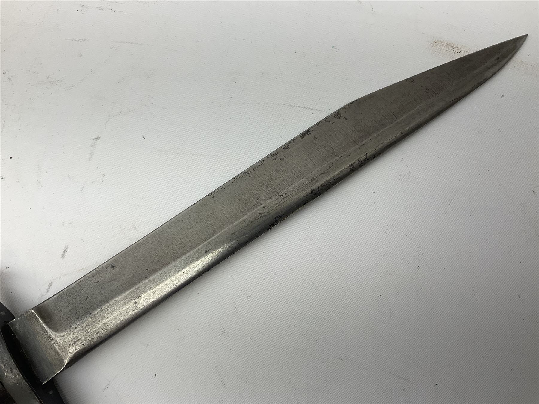 WW1 American Remington P14 rifle bayonet Model 1913, the 43cm fullered steel blade dated 5 17; in metal mounted leather scabbard L57cm overall; and WW1 Canadian Ross Rifle Co.1907 Model Mk.II bayonet, dated 2/17; in leather scabbard with frog (2)