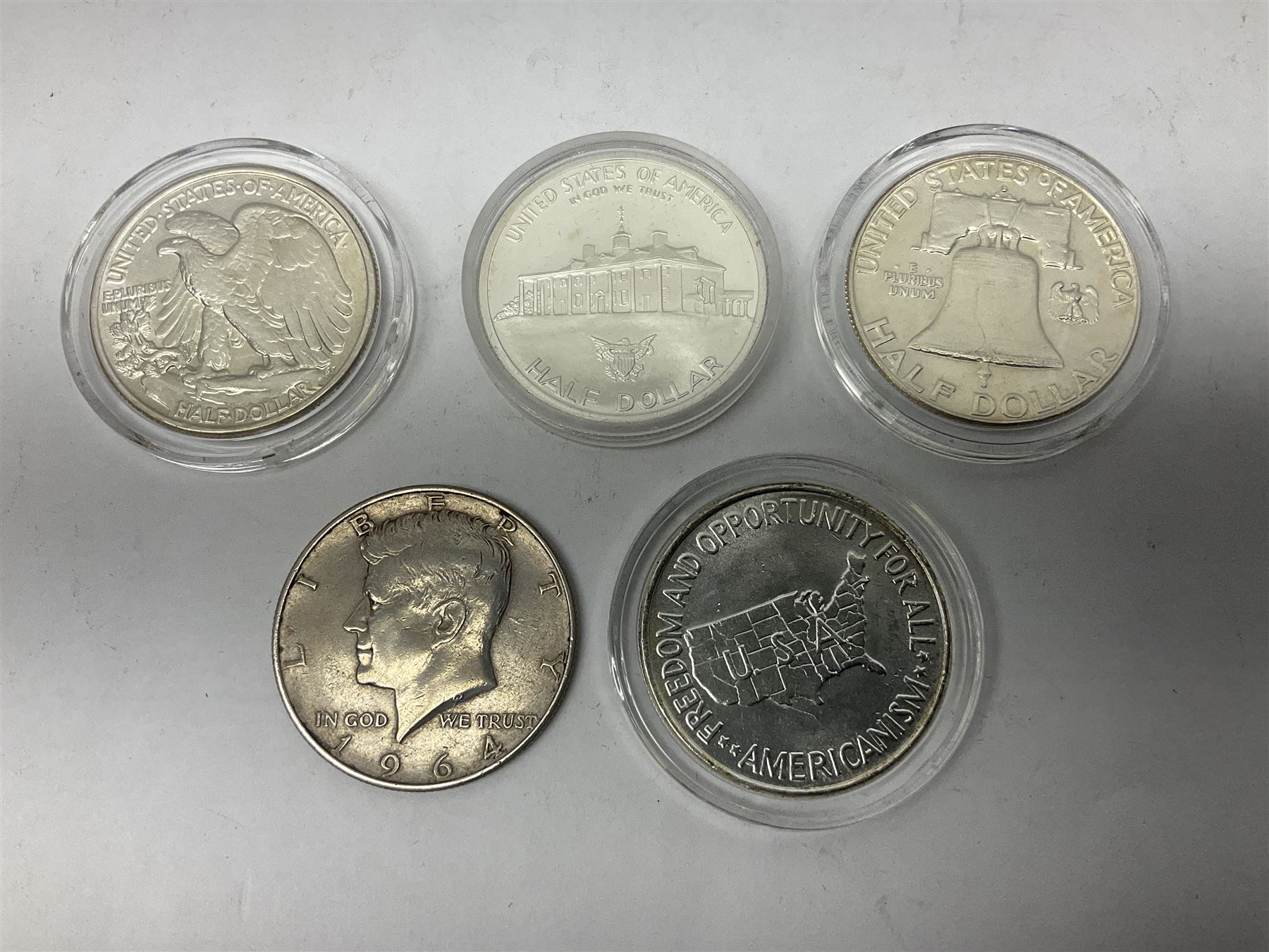 United States of America coinage including 1889 Morgan dollar, 1922 Peace dollar 1943 Liberty half dollar, 1982 commemorative half dollar etc