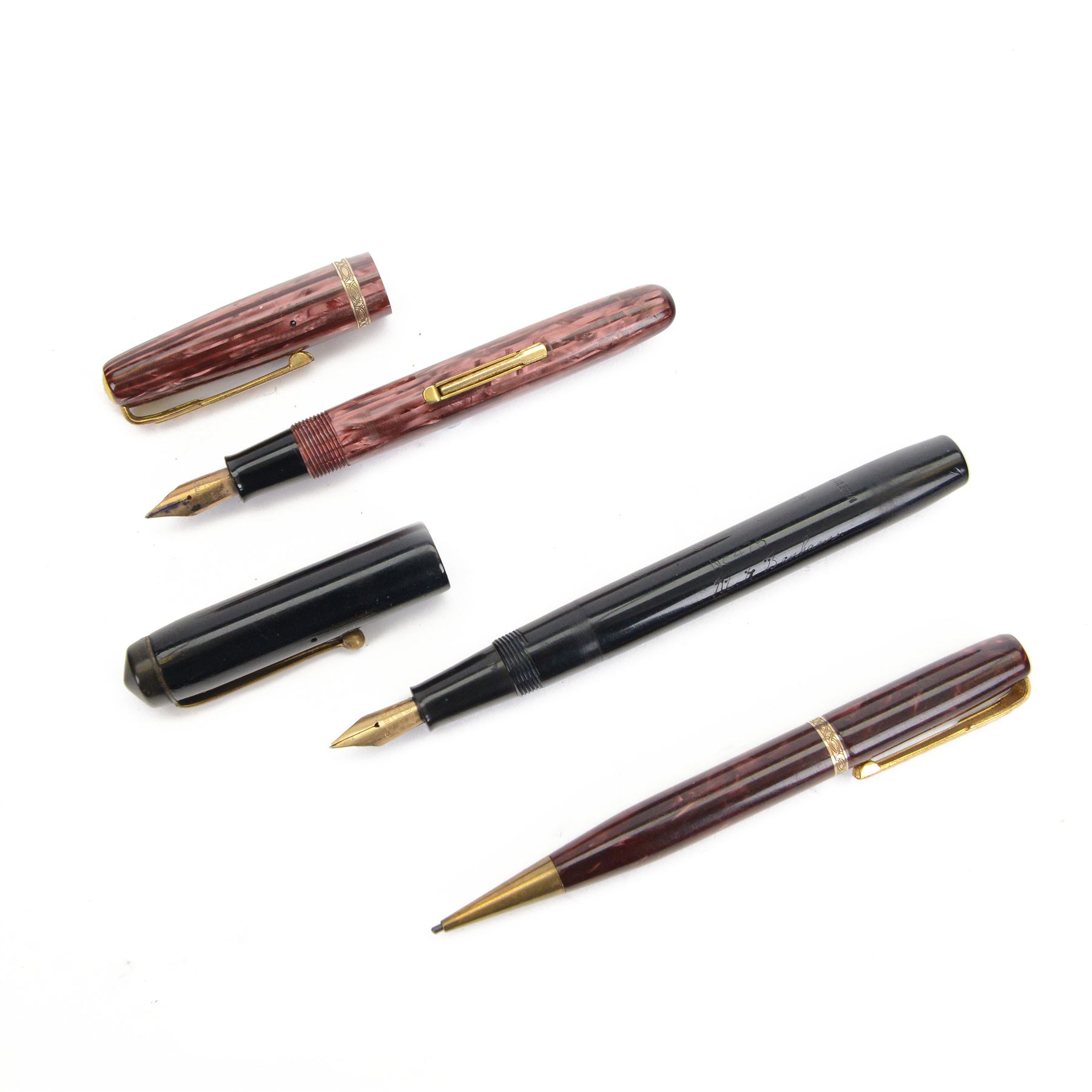 Watermans 512V fountain ped, in pink striated marble celluloid, lever filled, 14ct W-2-A nib with matching propelling pencil and a Conway Stewart No. 475 fountain pen, lever filled