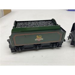 Hornby Dublo - 3-rail - Duchess Class 4-6-2 locomotive 'Duchess of Montrose' No.46232 in BR gloss green and original plain blue box; with tender in separate Tony Cooper box; and Class A4 4-6-2 locomotive 'Silver King' No.60016 in BR gloss green and original box; with tender in separate box (4)