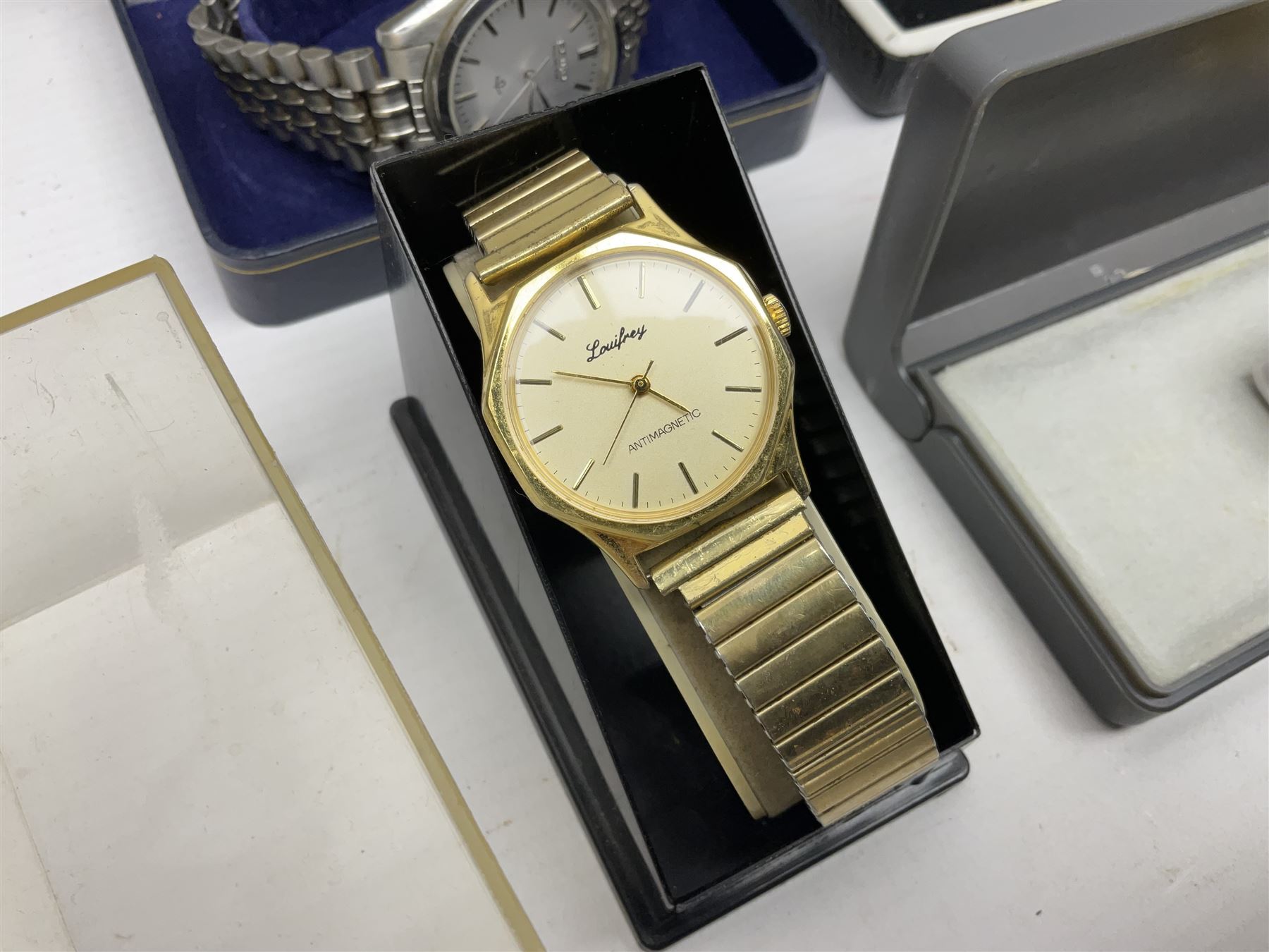 Collection of gentlemans quarts and automatic wristwatches, including Seiko Kinetic, Lorus, Limit and Citizen Eco Drive