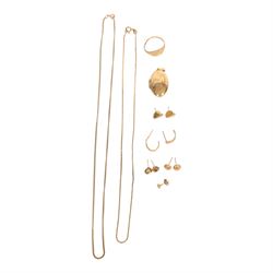 9ct gold jewellery, comprising signet ring, three pairs of stud earrings, single earrings,...